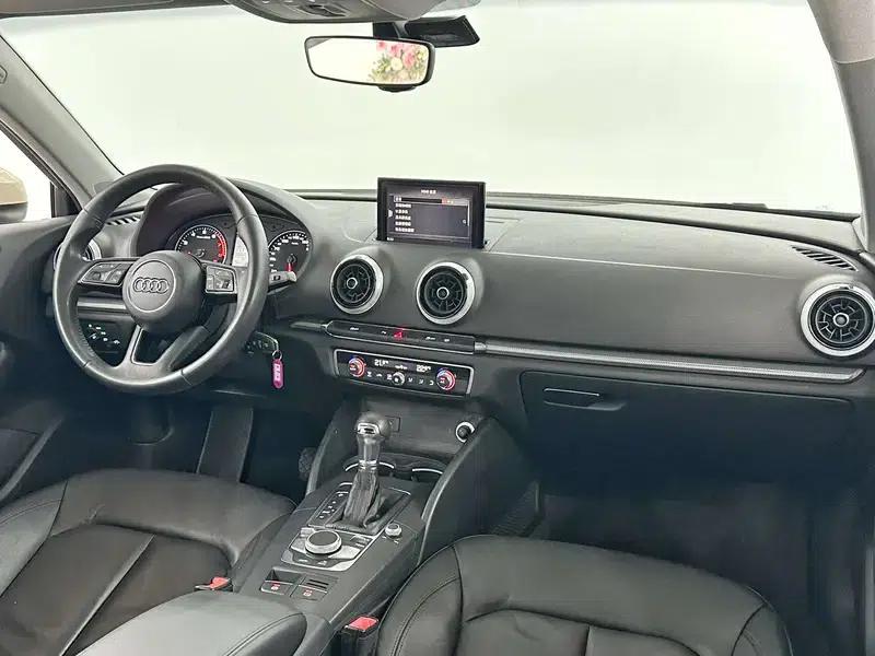 Audi A3 2018 30th Anniversary Edition Sportback 35 TFSI Fashion Edition — миниатюра 14