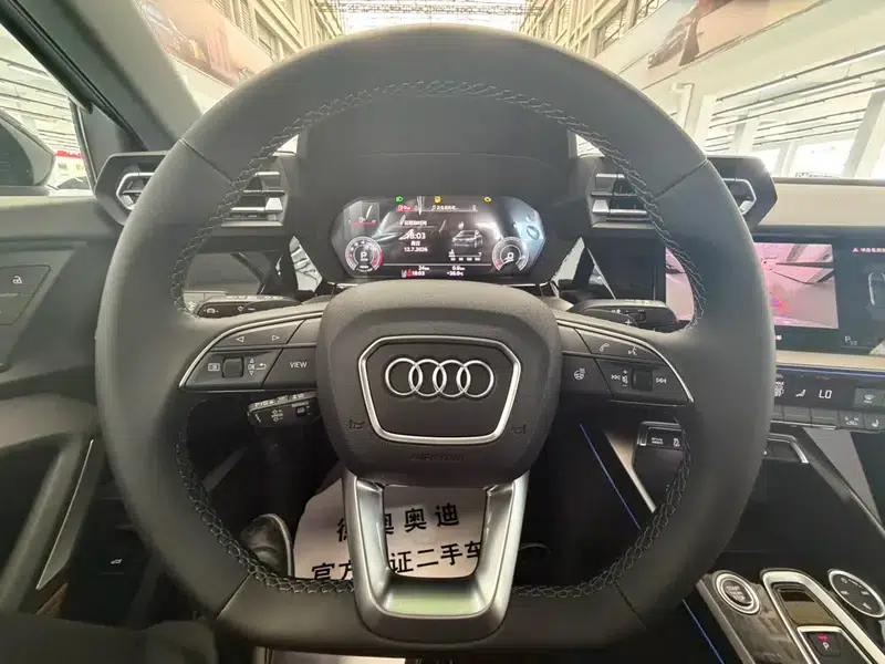 Audi A3 2025 Sportback 35 TFSI Flying Spur Luxury Edition + Luxury Package — миниатюра 11