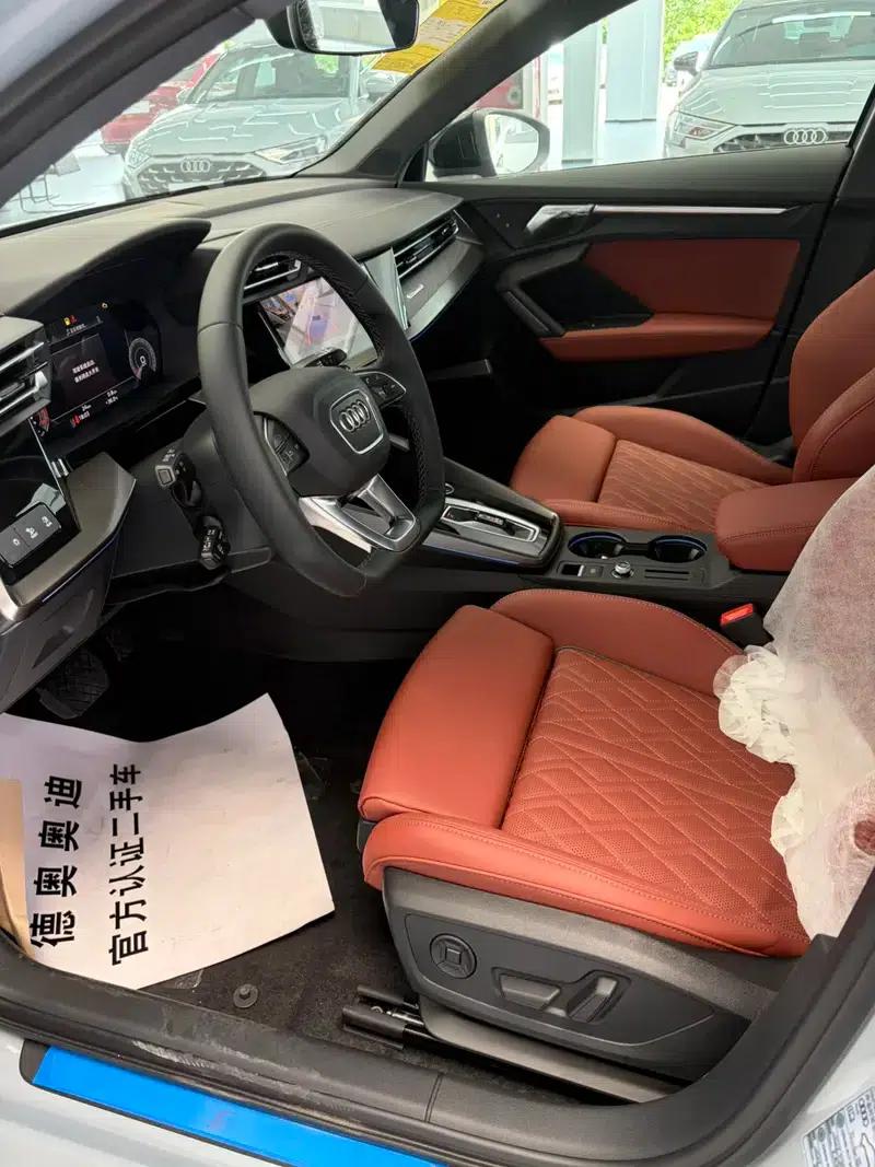 Audi A3 2025 Sportback 35 TFSI Flying Spur Luxury Edition + Luxury Package — миниатюра 12