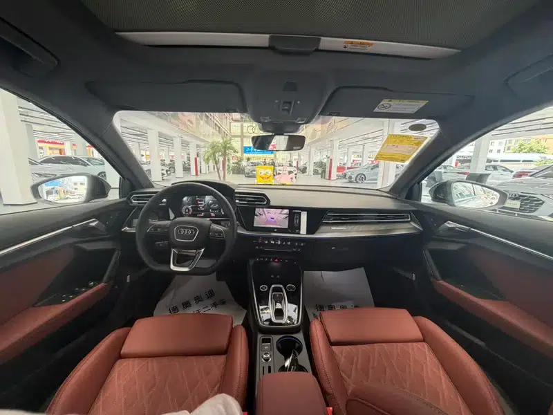 Audi A3 2025 Sportback 35 TFSI Flying Spur Luxury Edition + Luxury Package — миниатюра 8