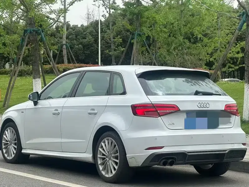Audi A3 2017 Sportback 35 TFSI Fashion Edition — миниатюра 4