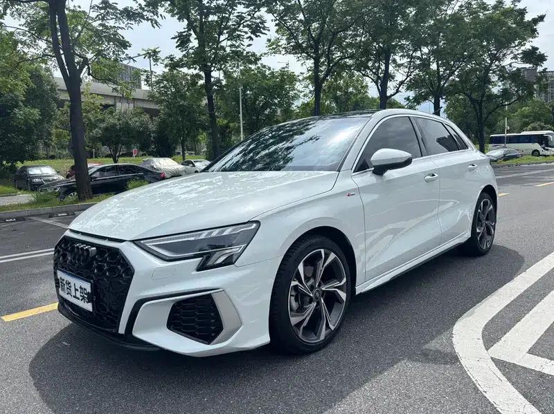 Audi A3 2023 Sportback 35 TFSI Luxury Sport — миниатюра 1