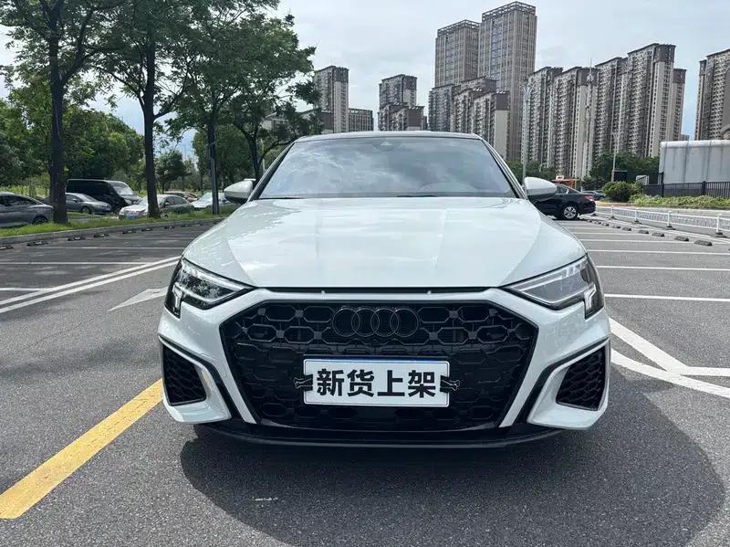 Audi A3 2023 Sportback 35 TFSI Luxury Sport — миниатюра 2