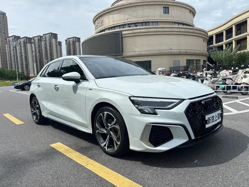 Audi A3 2023 Sportback 35 TFSI Luxury Sport — миниатюра 3