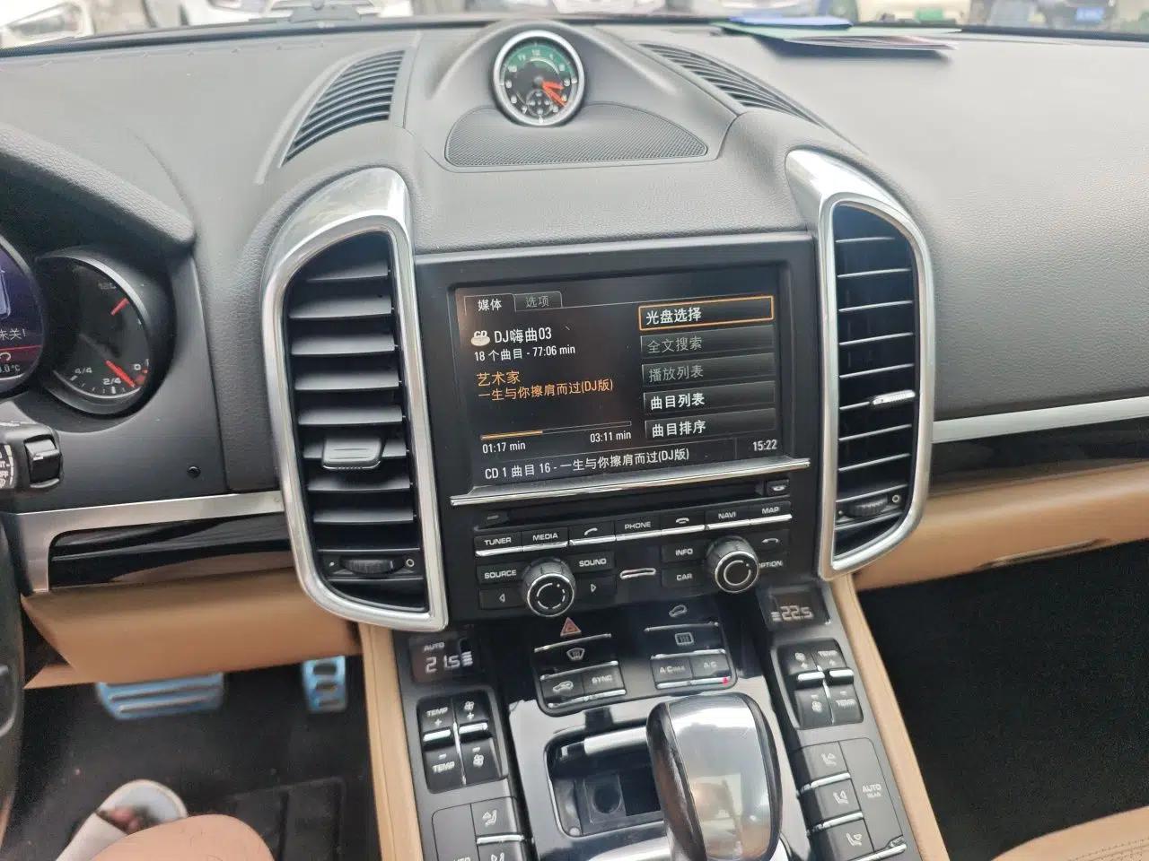 Porsche Cayenne 2014 Cayenne Platinum Edition 3.0T — миниатюра 13