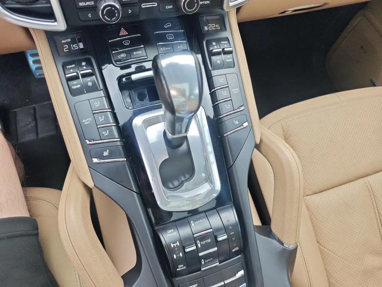 Porsche Cayenne 2014 Cayenne Platinum Edition 3.0T — миниатюра 14