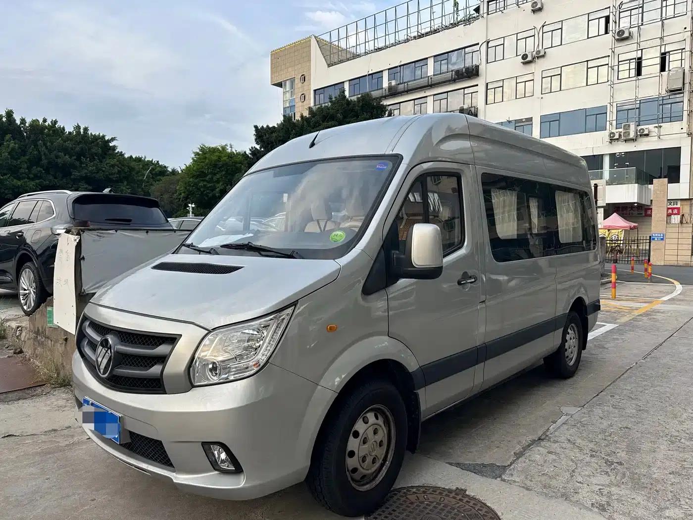 2024 Nissan Tuano, a multi-functional car with a Cummins 2.8T manual transmission, long wheelbase, mid-roof, single rear tire, and 5/6/7/9 seats. — миниатюра 1