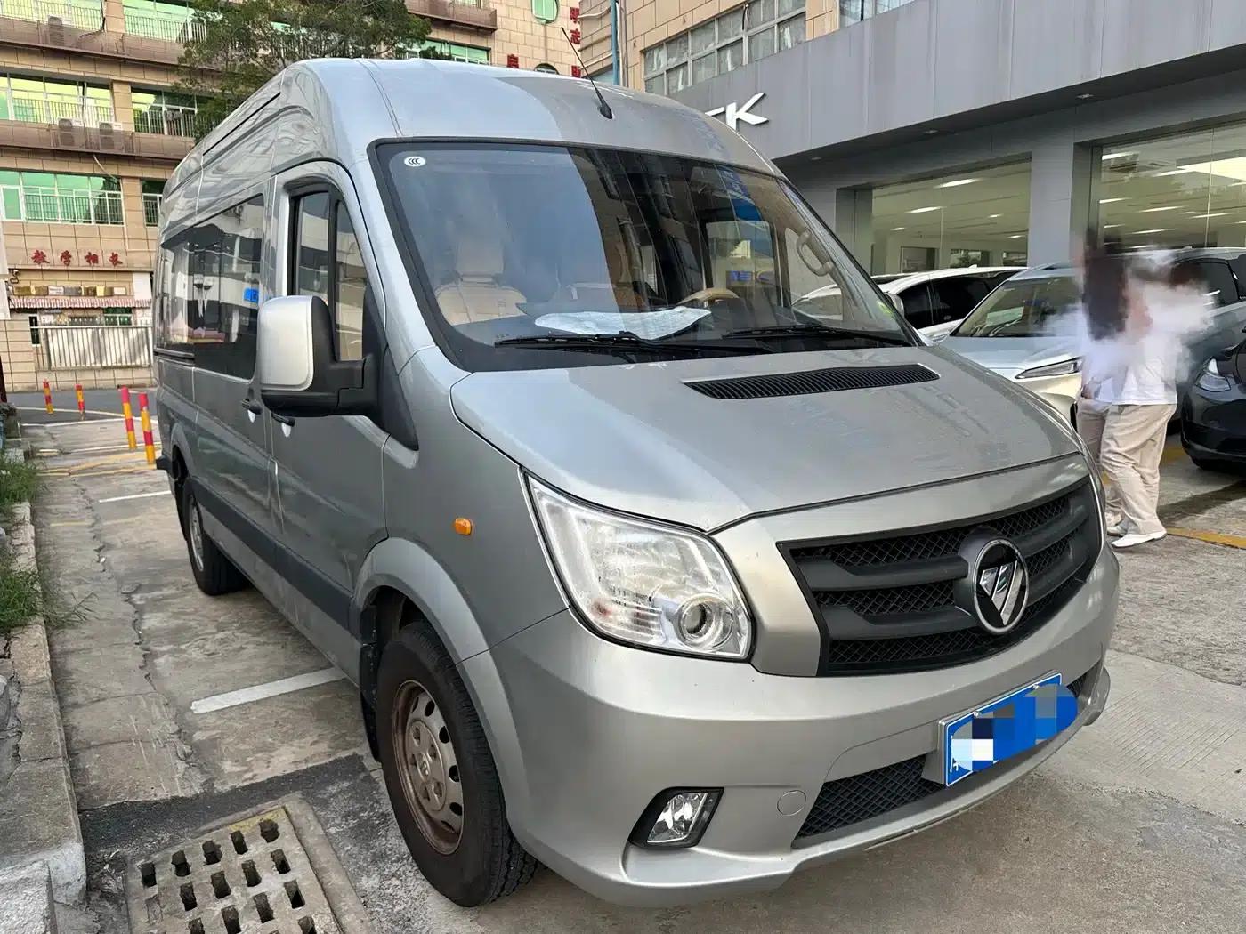 2024 Nissan Tuano, a multi-functional car with a Cummins 2.8T manual transmission, long wheelbase, mid-roof, single rear tire, and 5/6/7/9 seats. — миниатюра 2