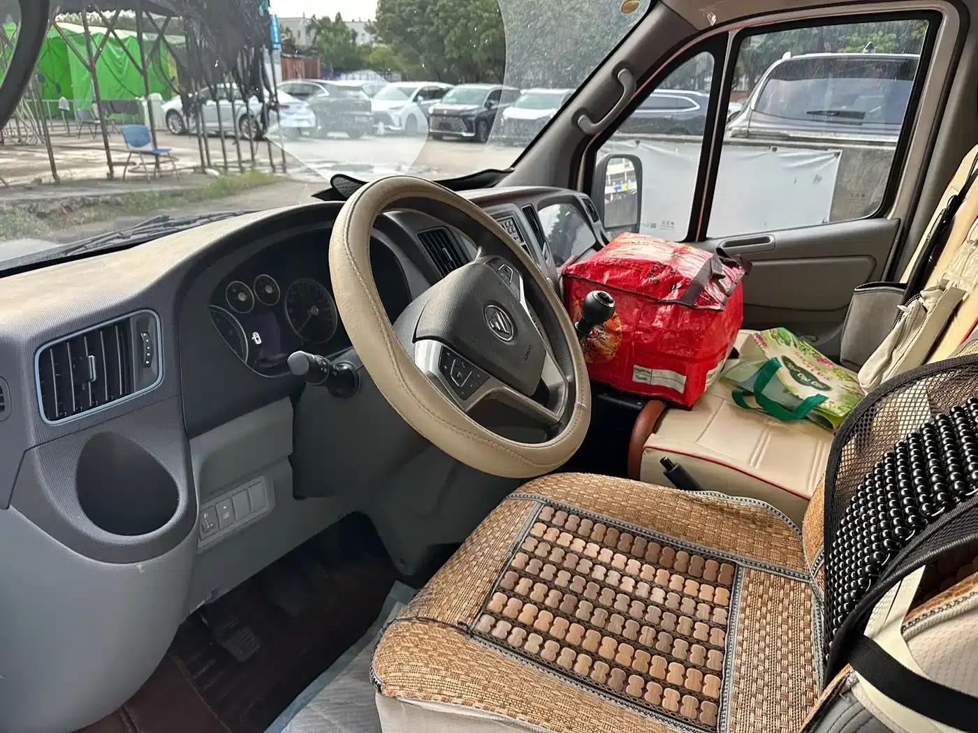 2024 Nissan Tuano, a multi-functional car with a Cummins 2.8T manual transmission, long wheelbase, mid-roof, single rear tire, and 5/6/7/9 seats. — миниатюра 5