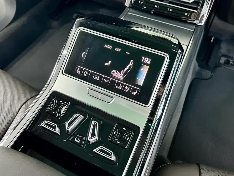 2021 Audi A8 A8L 55 TFSI quattro Premium — миниатюра 22