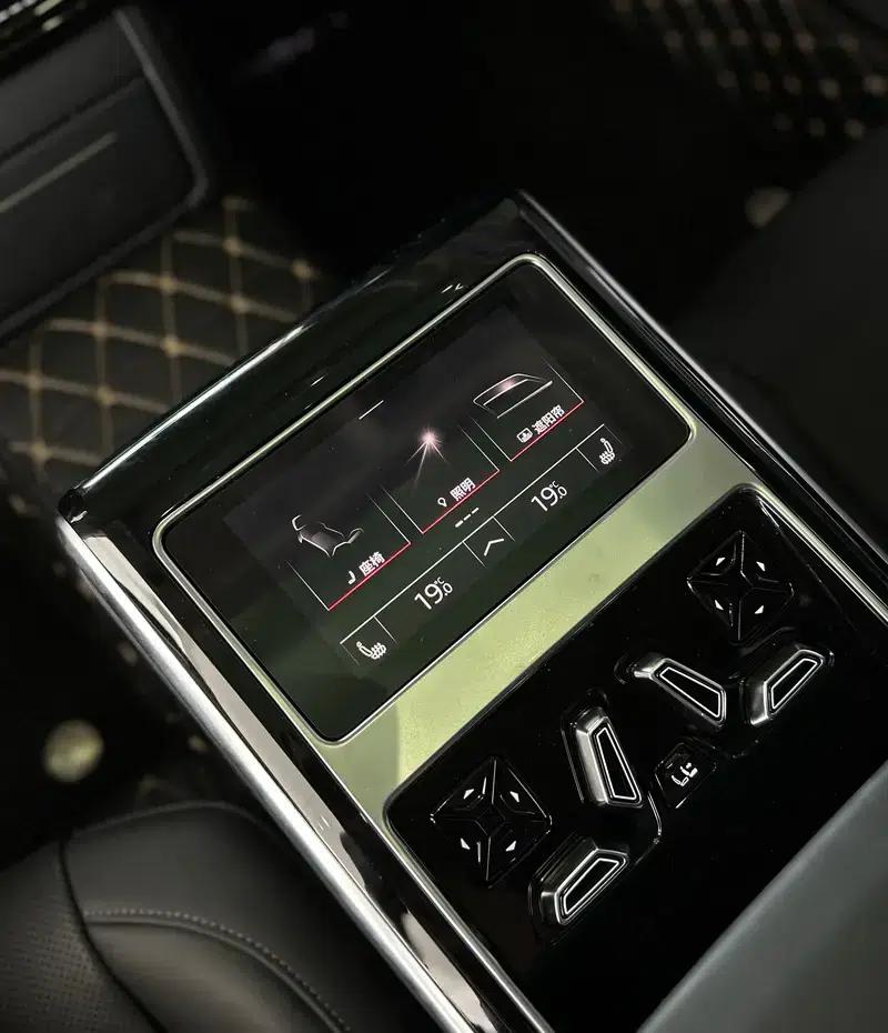 2023 Audi A8 A8L 50 TFSI quattro Premium Edition — миниатюра 11