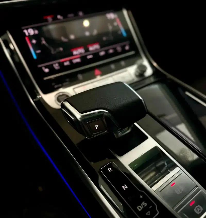2023 Audi A8 A8L 50 TFSI quattro Premium Edition — миниатюра 14