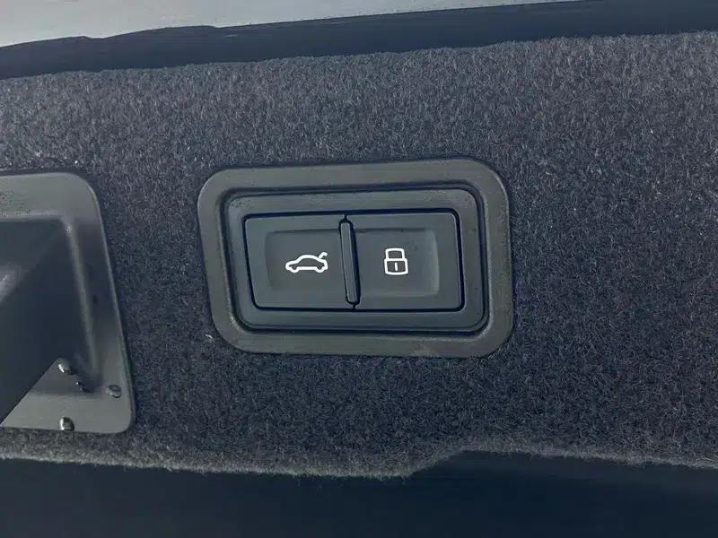 2023 Audi A8 A8L 50 TFSI quattro Premium Edition — миниатюра 5