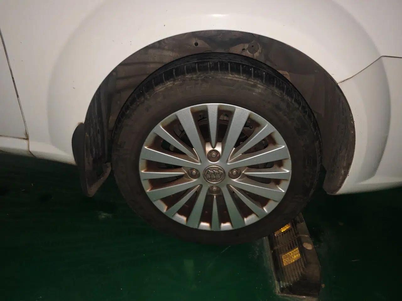 Buick Excelle 2015 1.5L Manual Luxury Model — миниатюра 8