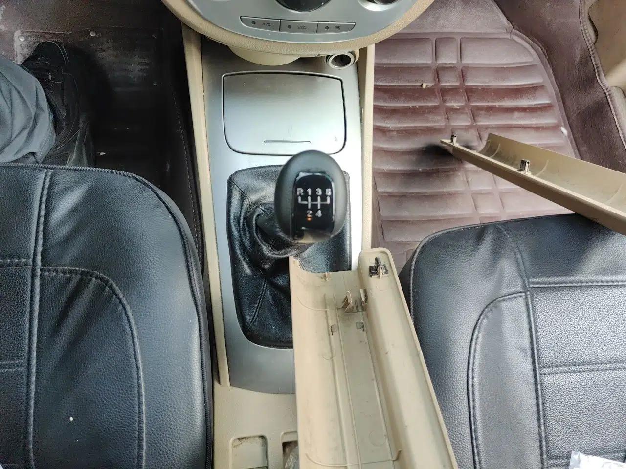 Buick Excelle 2013 1.5L Manual Classic Model — миниатюра 14