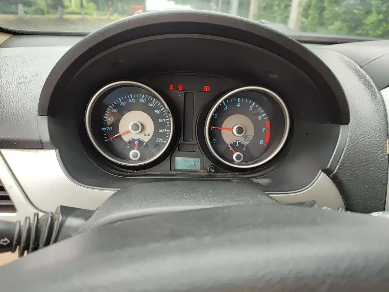 Buick Excelle 2013 1.5L Manual Classic Model — миниатюра 11