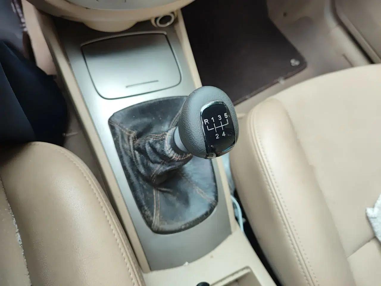 Buick Excelle 2013 1.5L Manual Classic Model — миниатюра 14