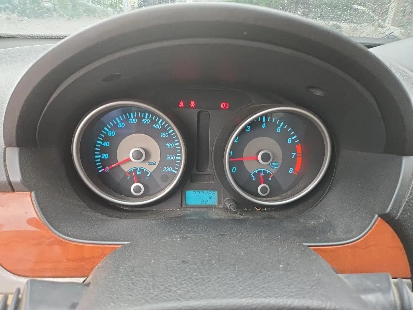 Buick Excelle 2013 1.5L Manual Luxury Model — миниатюра 11