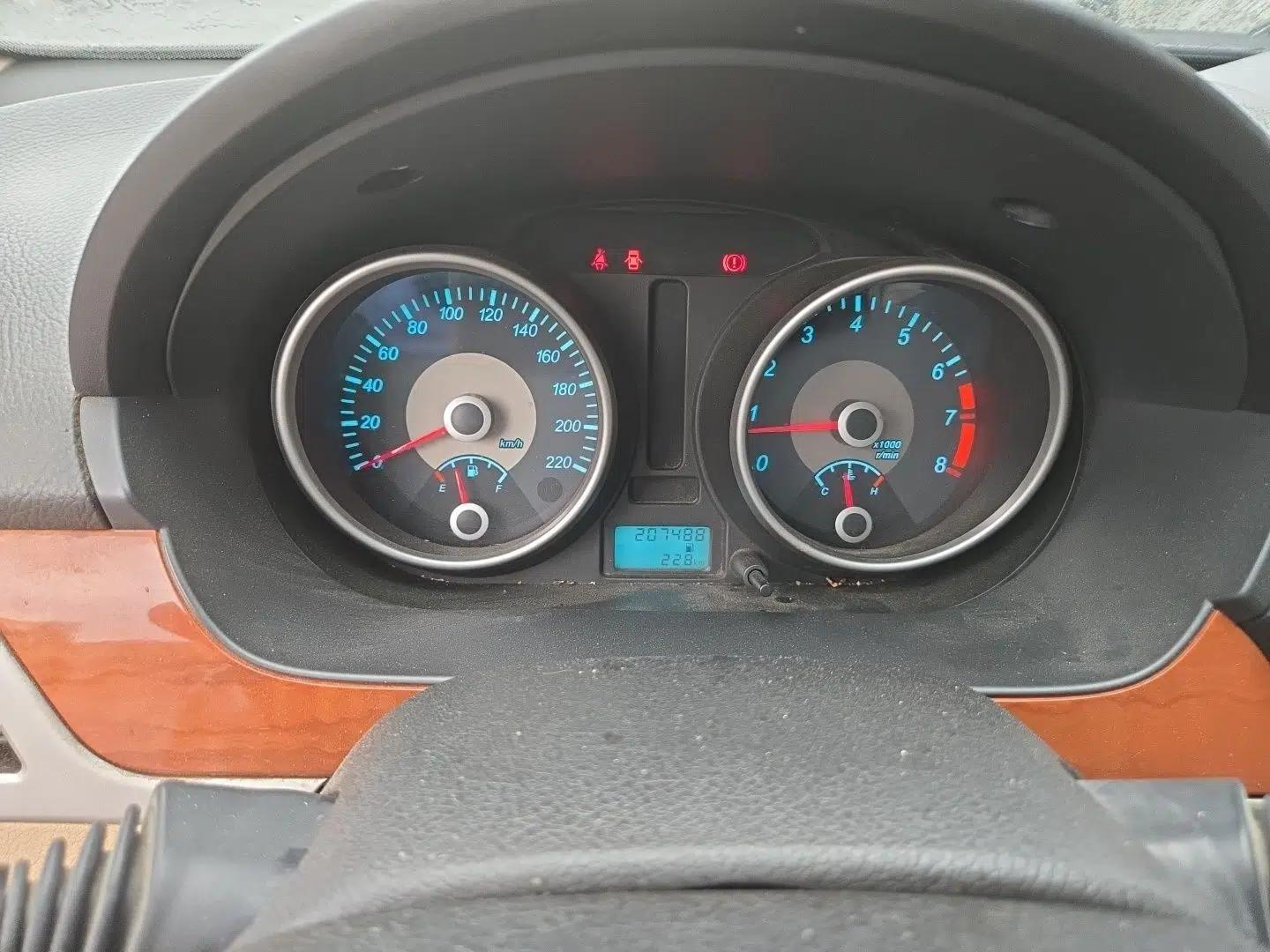 Buick Excelle 2013 1.5L Manual Luxury Model — миниатюра 12