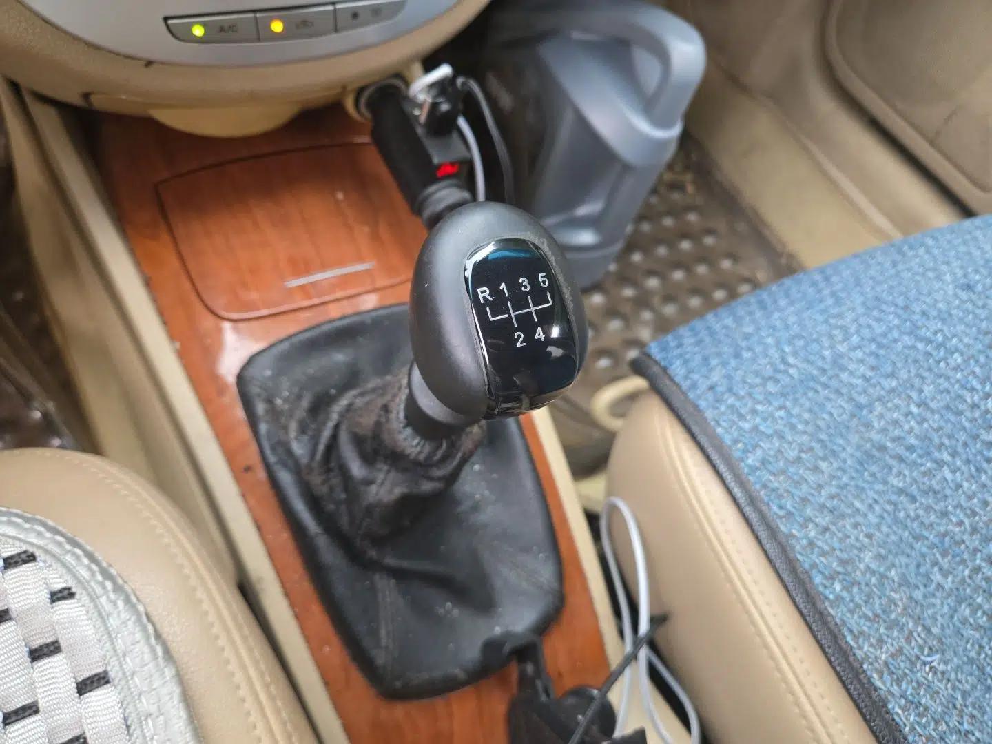 Buick Excelle 2013 1.5L Manual Luxury Model — миниатюра 14
