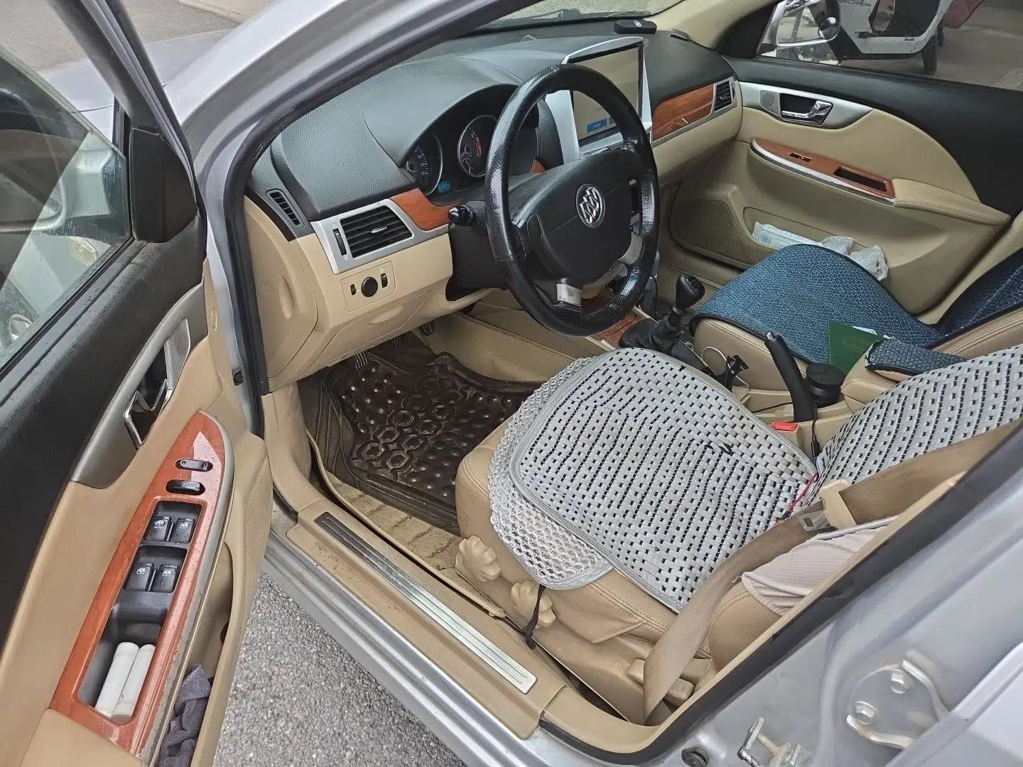 Buick Excelle 2013 1.5L Manual Luxury Model — миниатюра 16