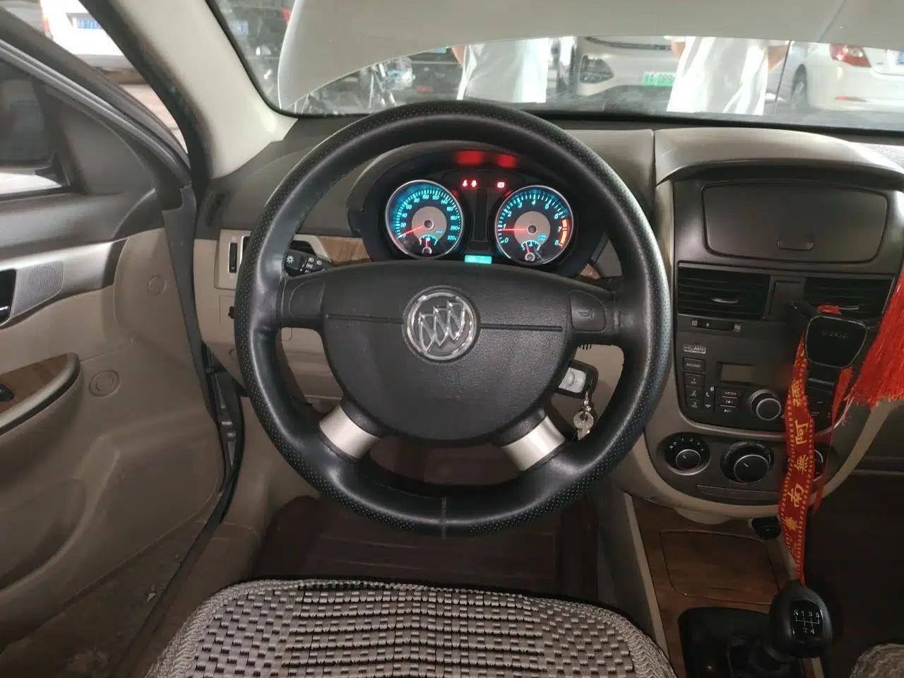 Buick Excelle 2015 1.5L Manual Classic Trim — миниатюра 10