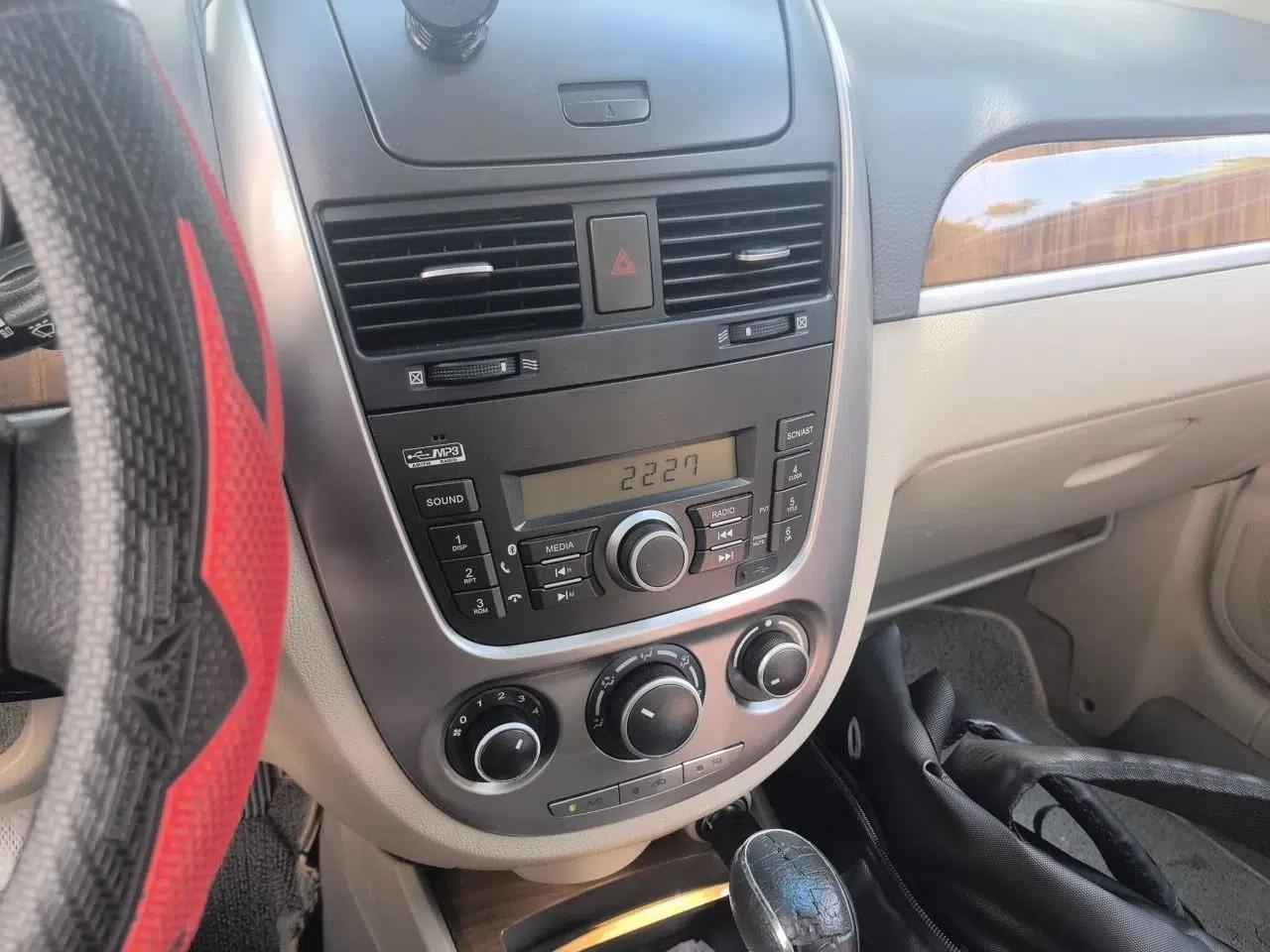 Buick Excelle 2015 1.5L Automatic Classic Model — миниатюра 13