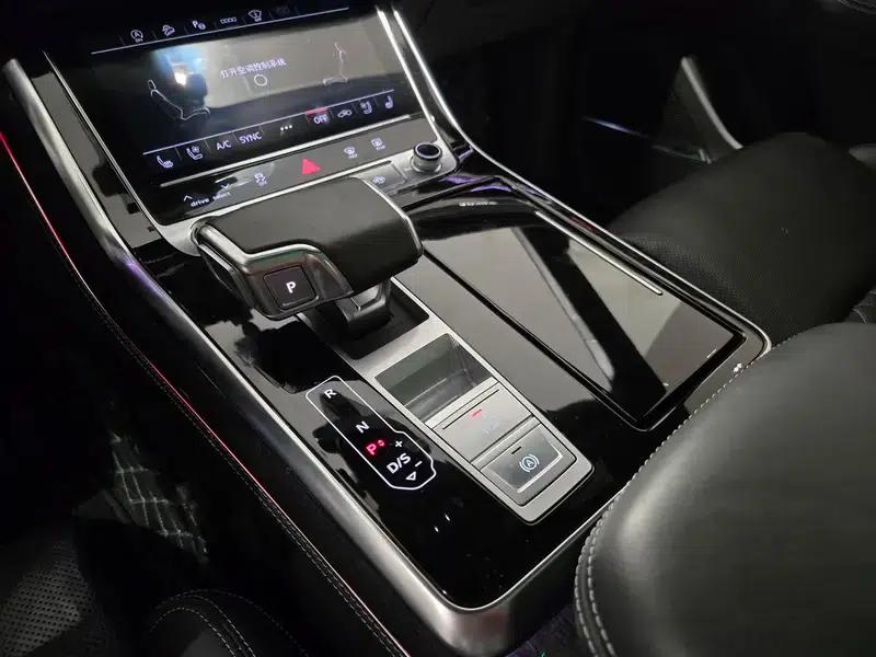 Audi Q8 2023 55 TFSI Premium Dynamic Edition — миниатюра 19