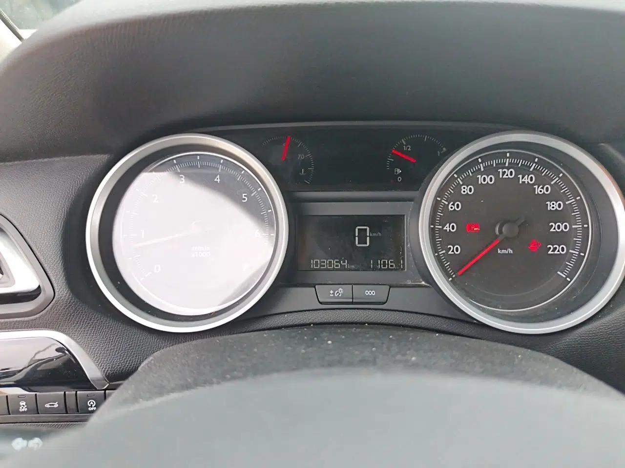 Peugeot 408 2014 1.8L Manual Leading Edition — миниатюра 11