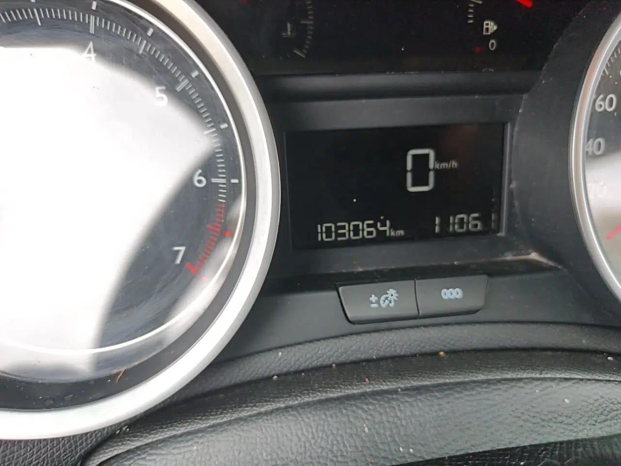 Peugeot 408 2014 1.8L Manual Leading Edition — миниатюра 12