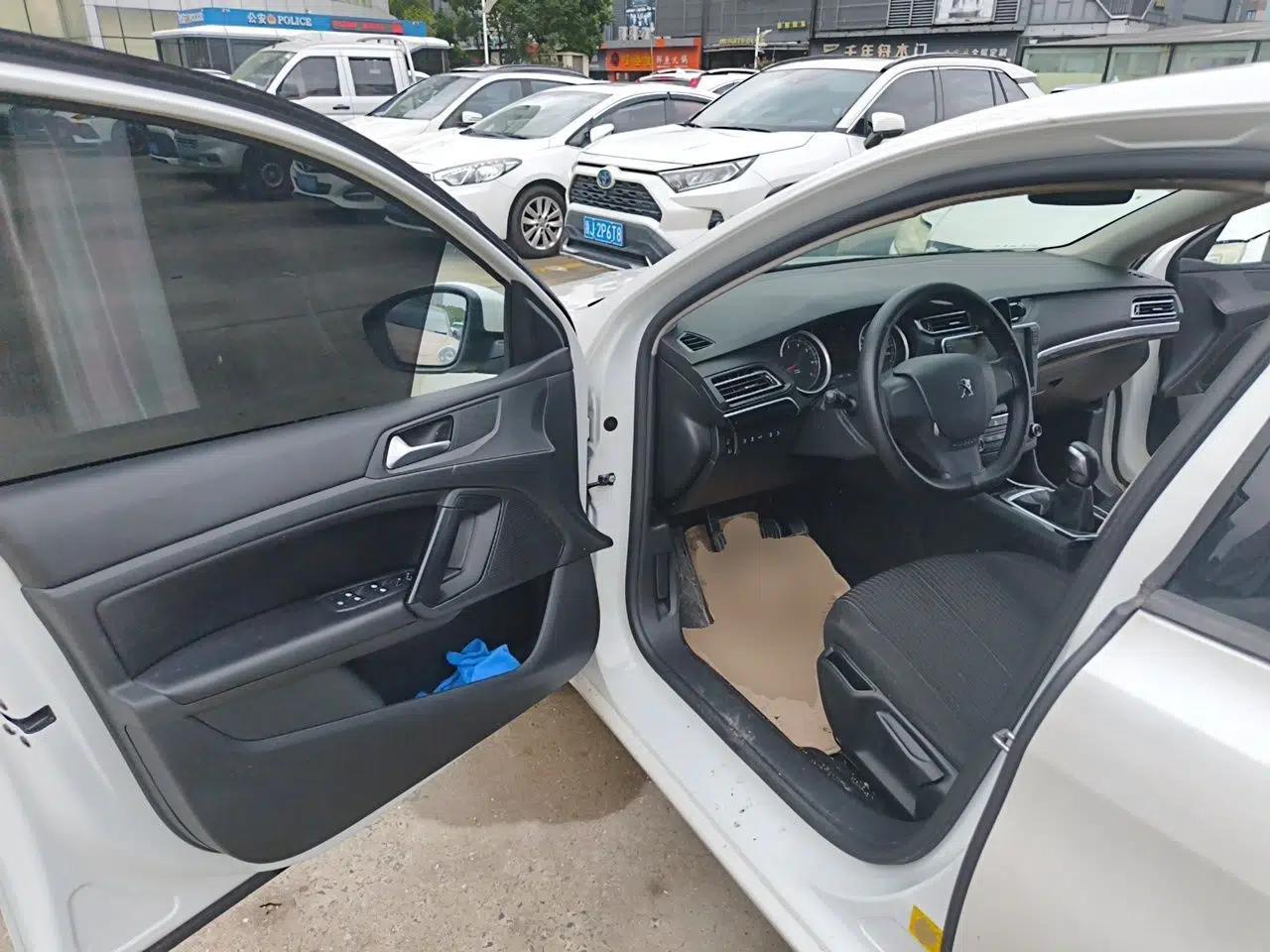 Peugeot 408 2014 1.8L Manual Leading Edition — миниатюра 16