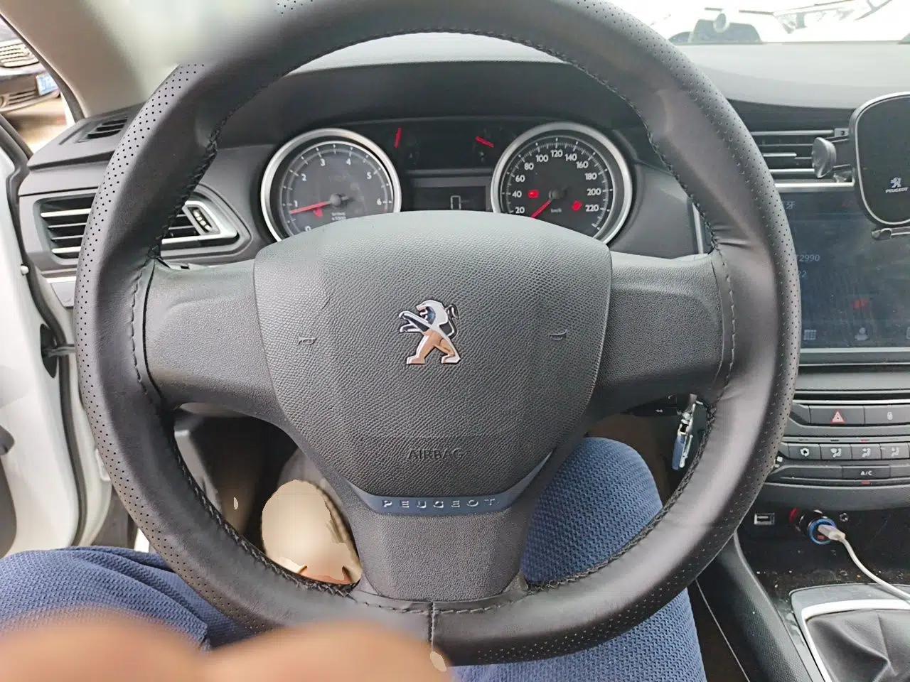 Peugeot 408 2014 1.8L Manual Leading Edition — миниатюра 10