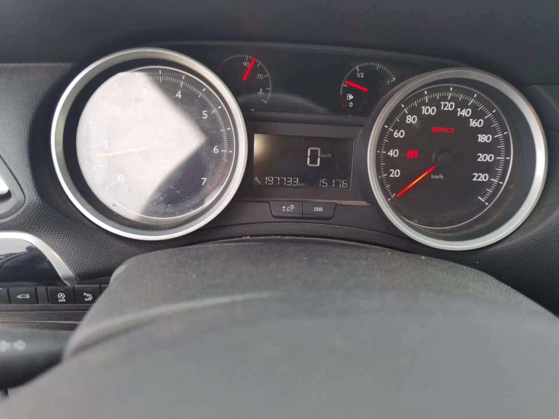 Peugeot 408 2014 1.8L Manual Leading Edition — миниатюра 12