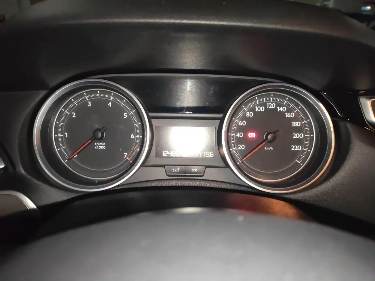 Peugeot 408 2015 1.2T Automatic Luxury Edition — миниатюра 11