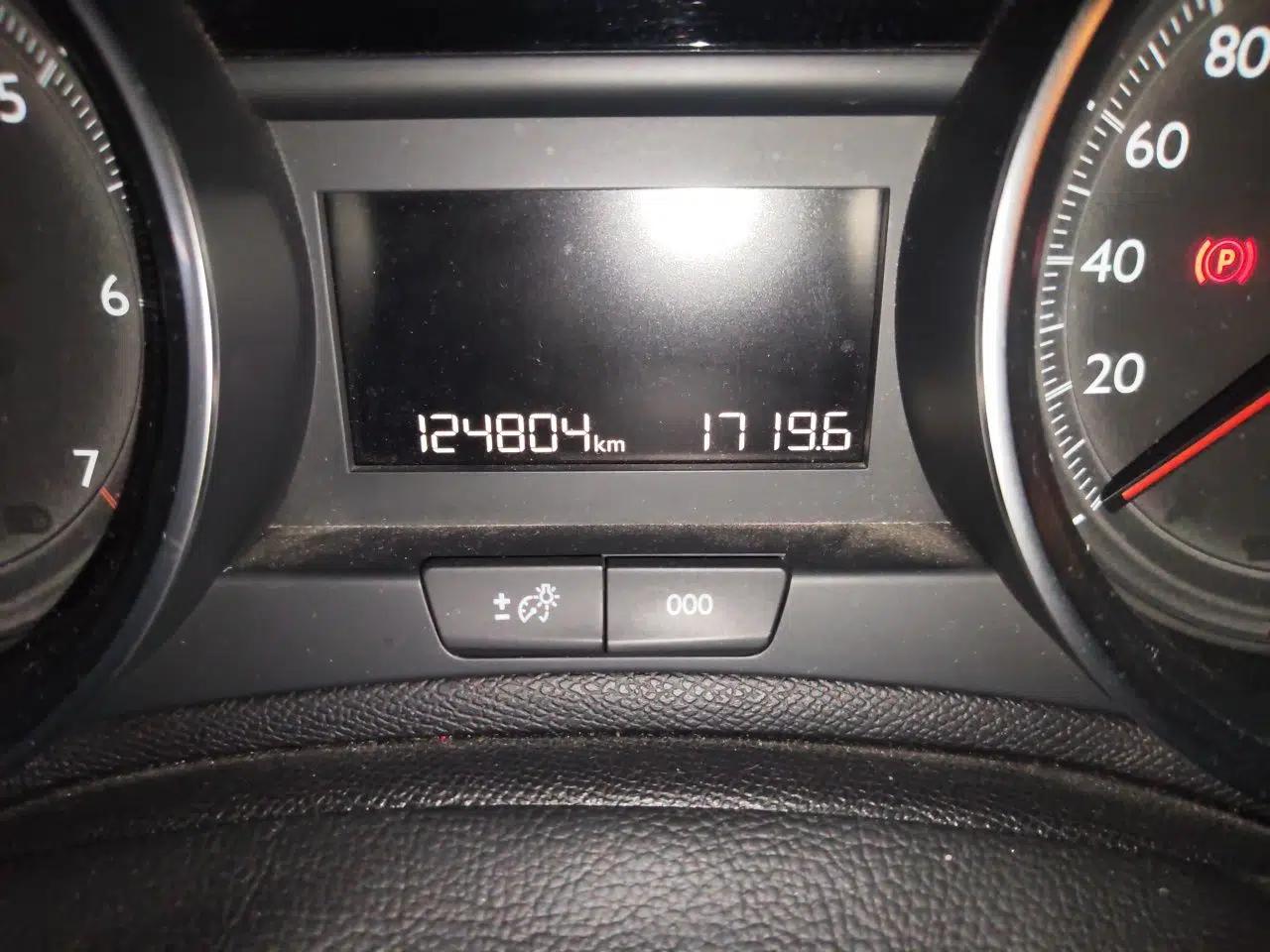 Peugeot 408 2015 1.2T Automatic Luxury Edition — миниатюра 12