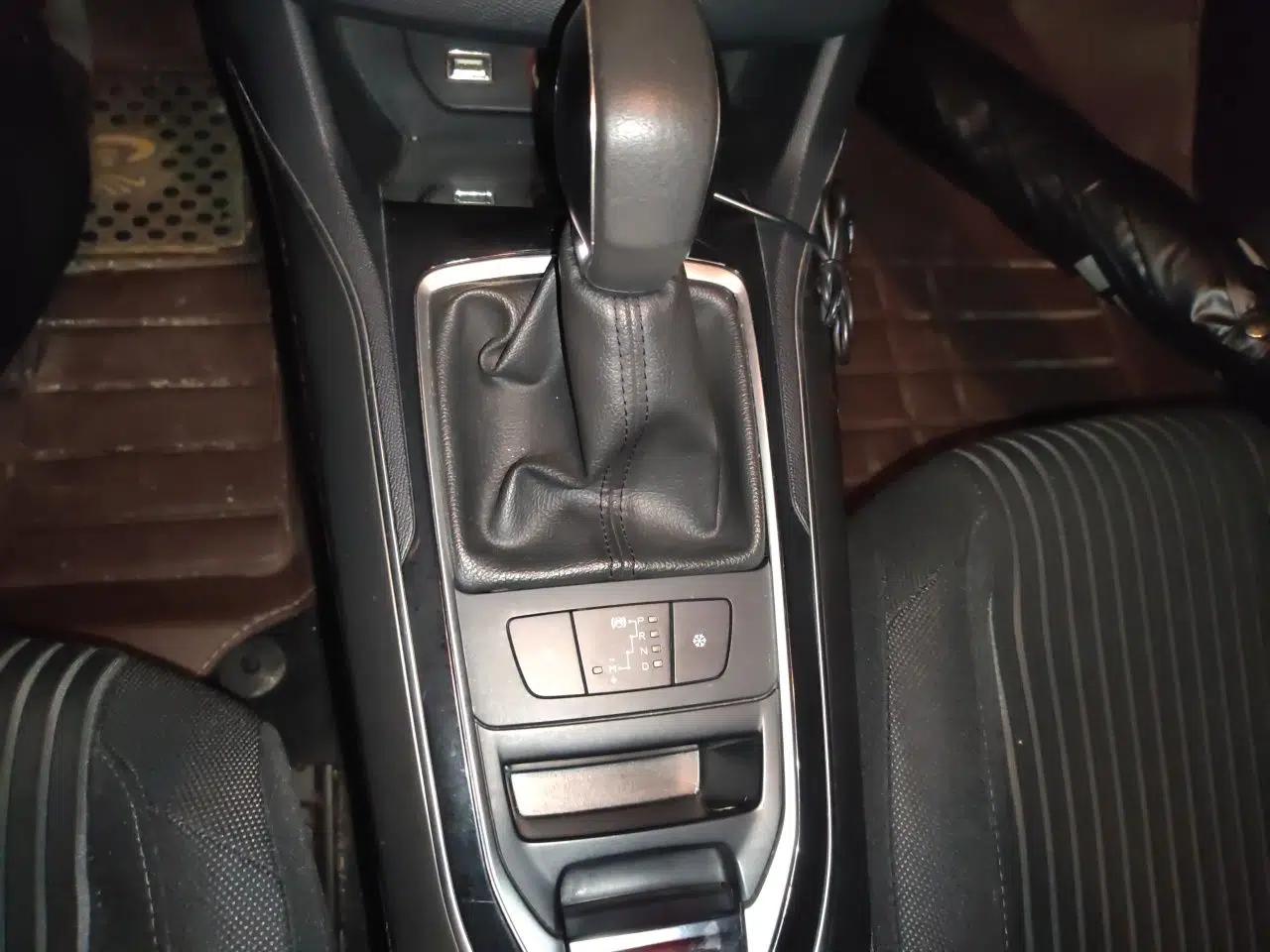 Peugeot 408 2015 1.2T Automatic Luxury Edition — миниатюра 14