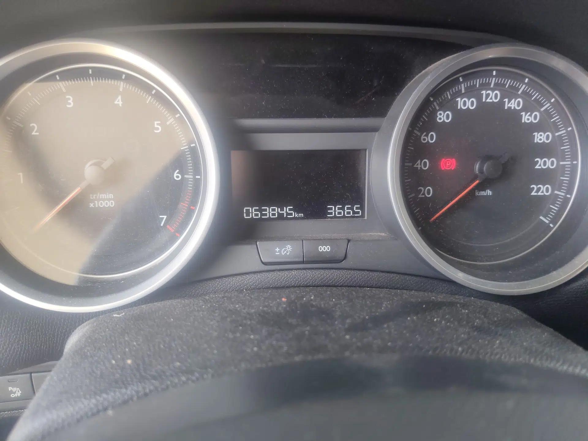 Peugeot 408 2015 1.2T Automatic Luxury Edition — миниатюра 8