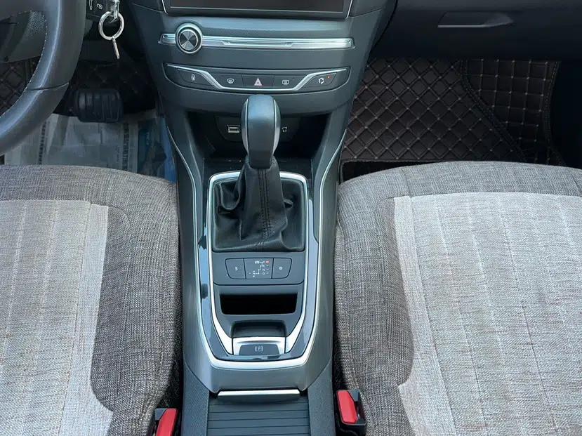 Peugeot 408 2014 1.8L Automatic Luxury Edition — миниатюра 23