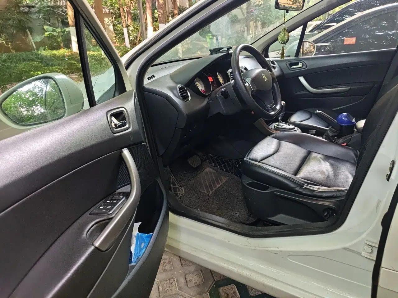 Peugeot 408 2013 2.0L Automatic Comfort Edition — миниатюра 16