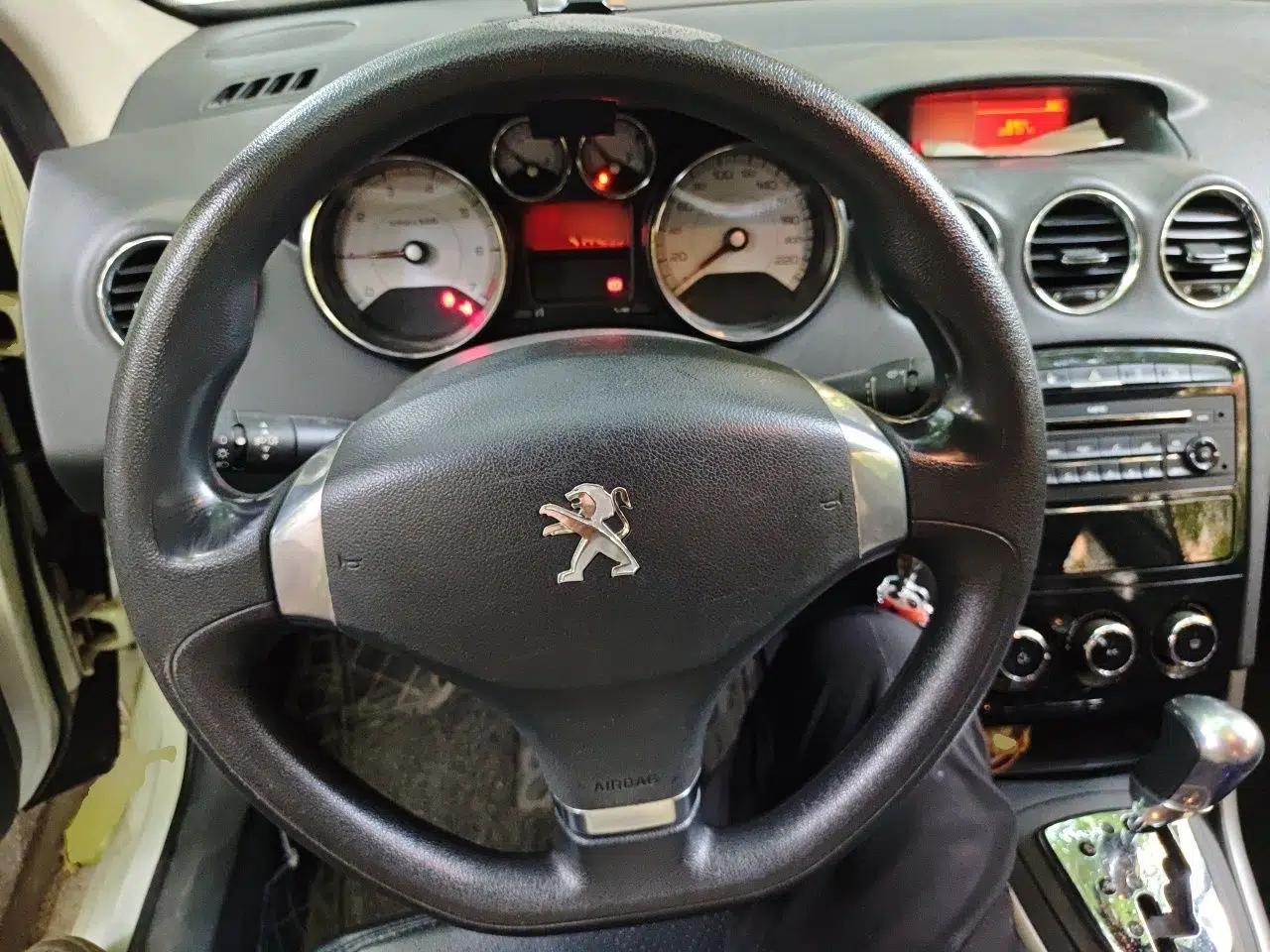 Peugeot 408 2013 2.0L Automatic Comfort Edition — миниатюра 10