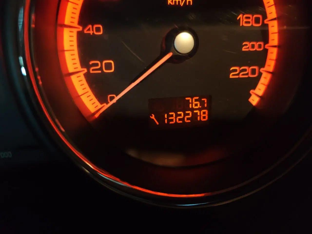 Peugeot 408 2011 2.0L Manual Comfort Edition — миниатюра 12