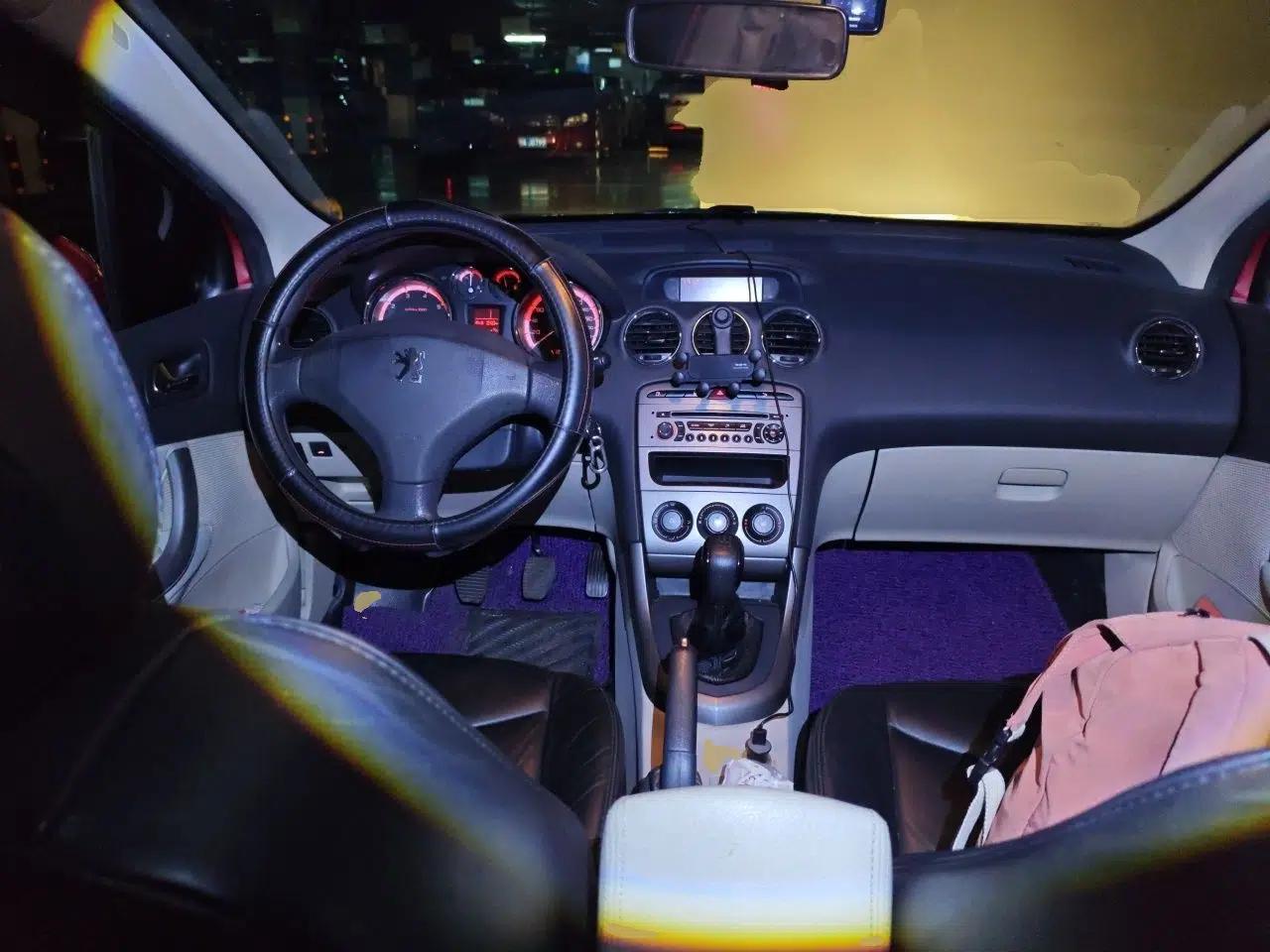 Peugeot 408 2011 2.0L Manual Comfort Edition — миниатюра 9