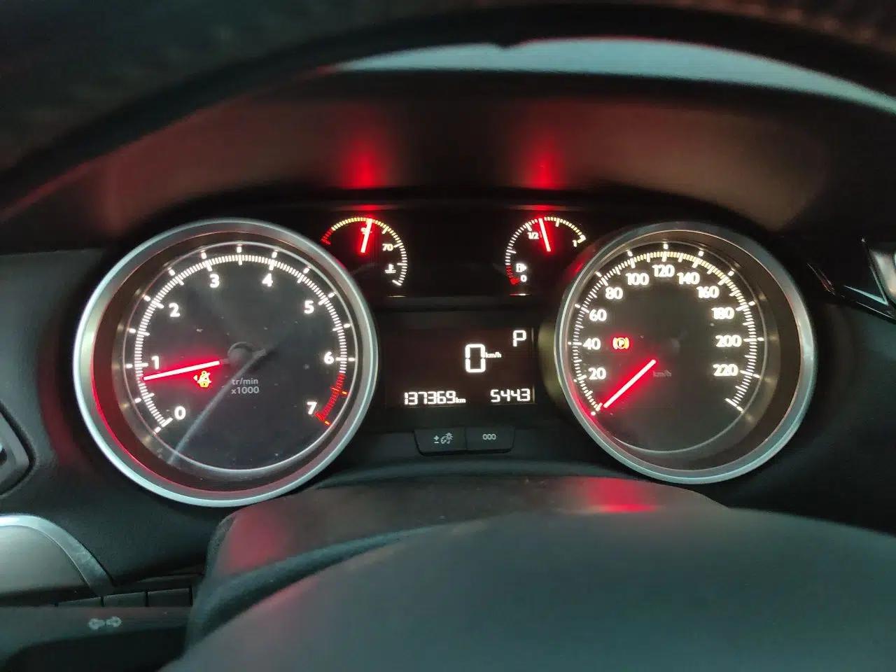 Peugeot 408 2014 1.8L Automatic Luxury Edition — миниатюра 11