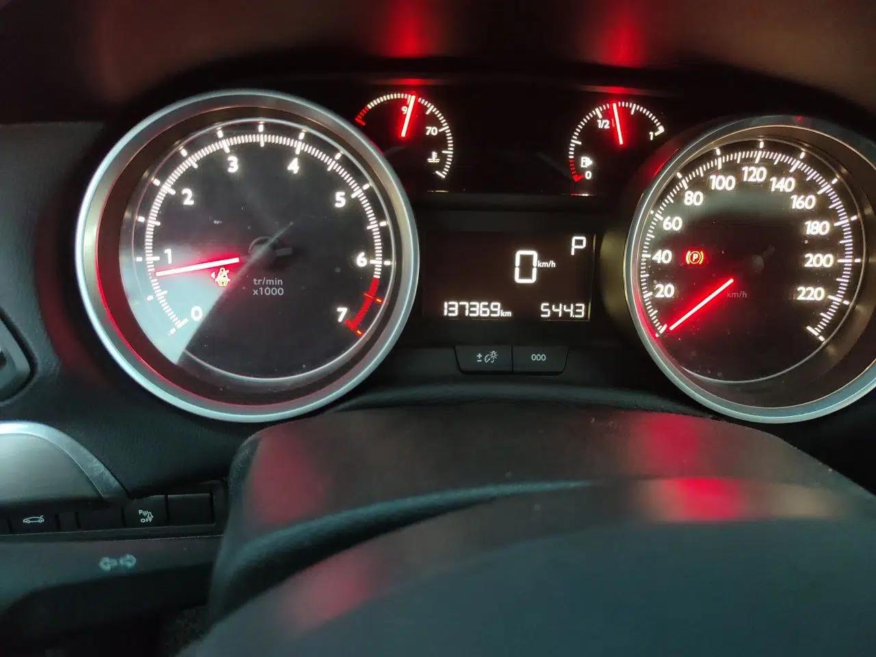 Peugeot 408 2014 1.8L Automatic Luxury Edition — миниатюра 12
