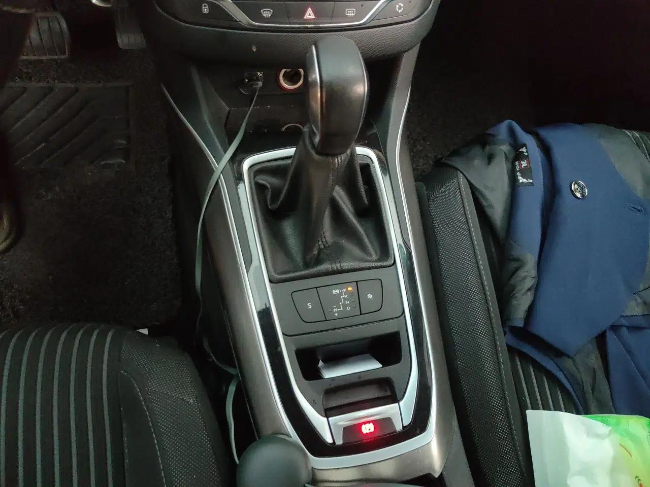 Peugeot 408 2014 1.8L Automatic Luxury Edition — миниатюра 14