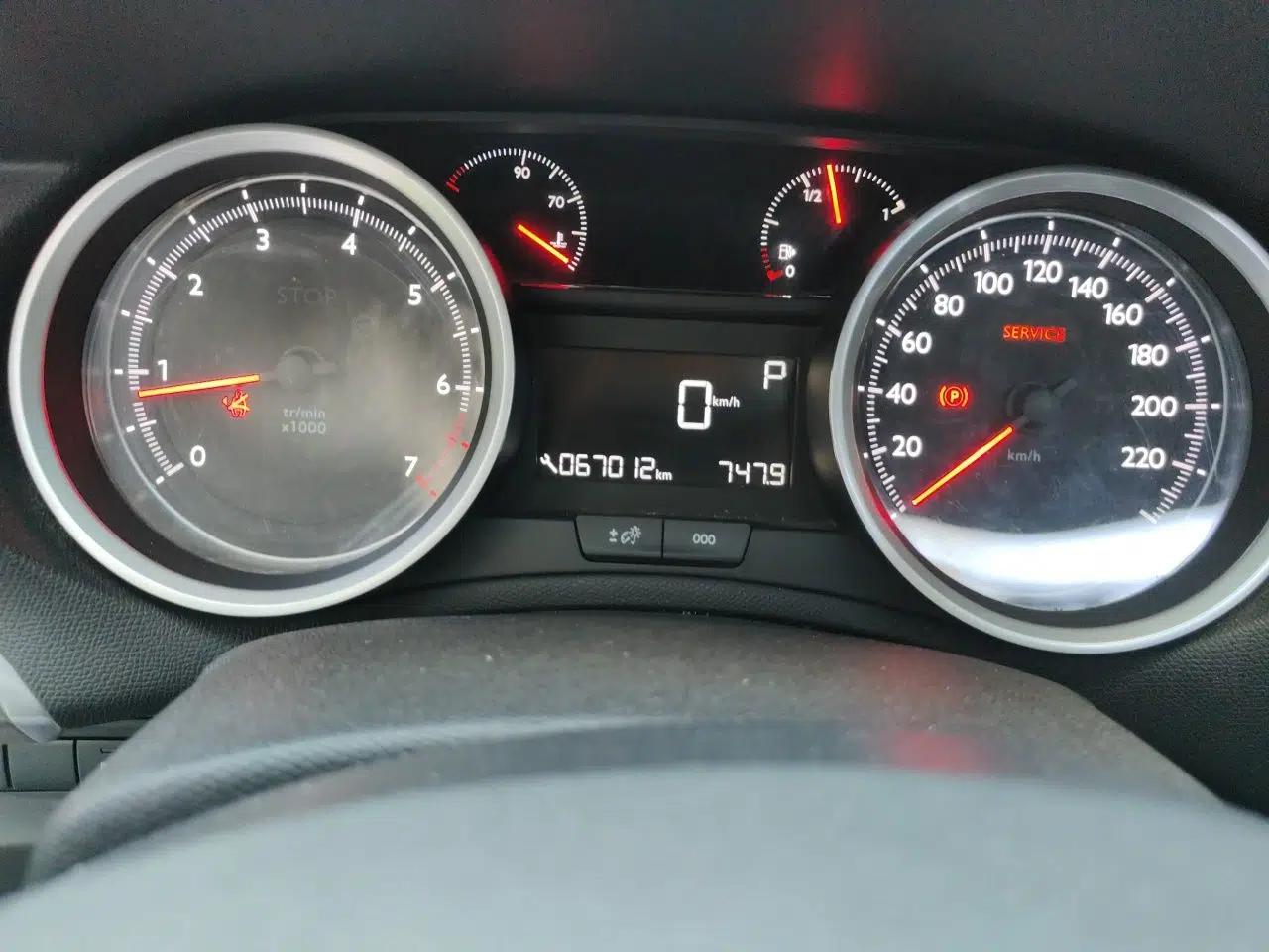 Peugeot 408 2014 1.8L Automatic Luxury Edition — миниатюра 12