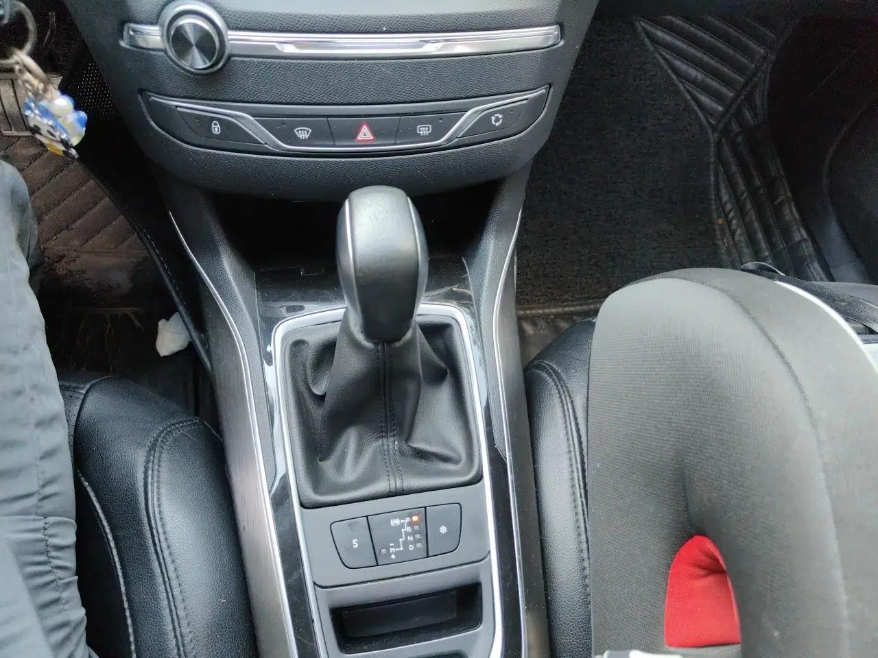 Peugeot 408 2014 1.8L Automatic Luxury Edition — миниатюра 14