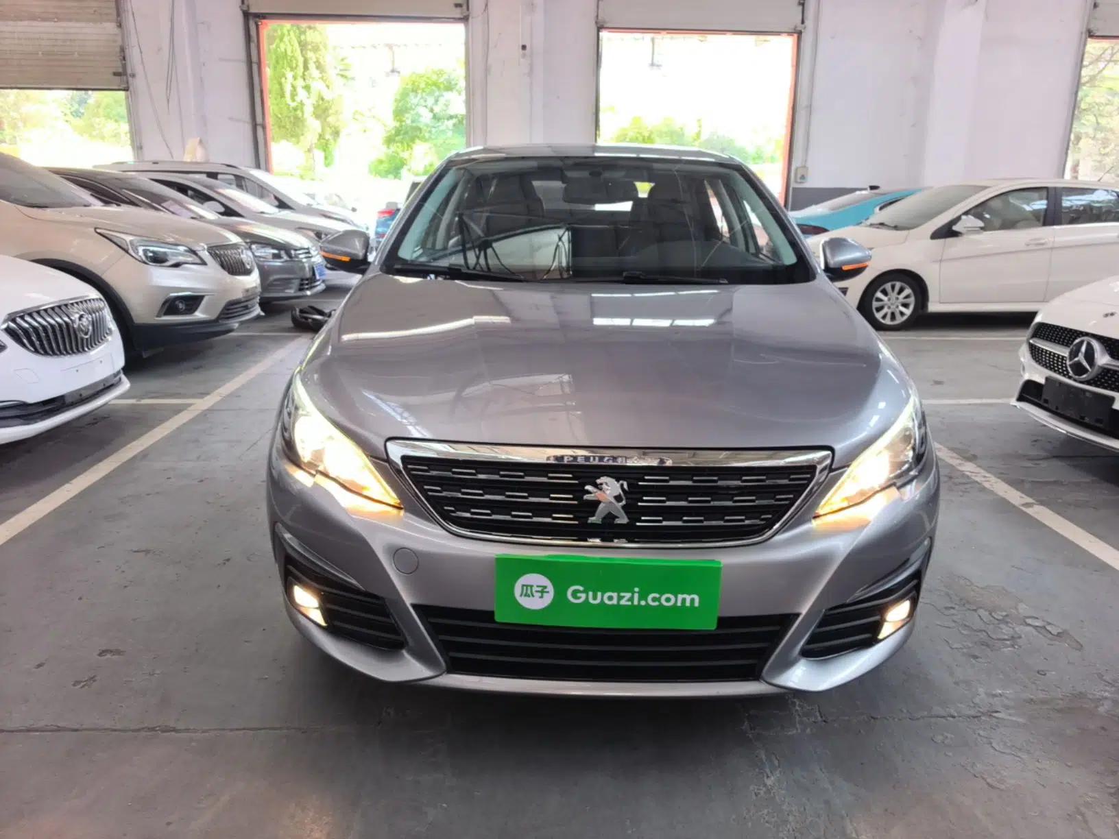 Peugeot 308 2018 1.6L Automatic Luxury Edition — миниатюра 2