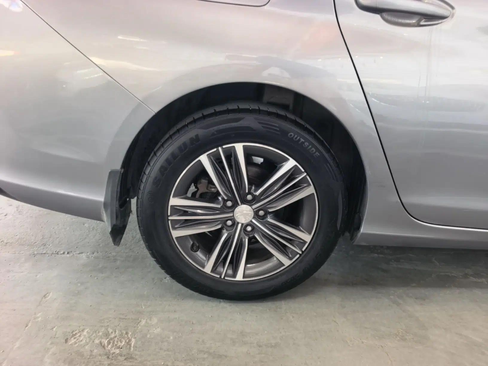 Peugeot 308 2018 1.6L Automatic Luxury Edition — миниатюра 11