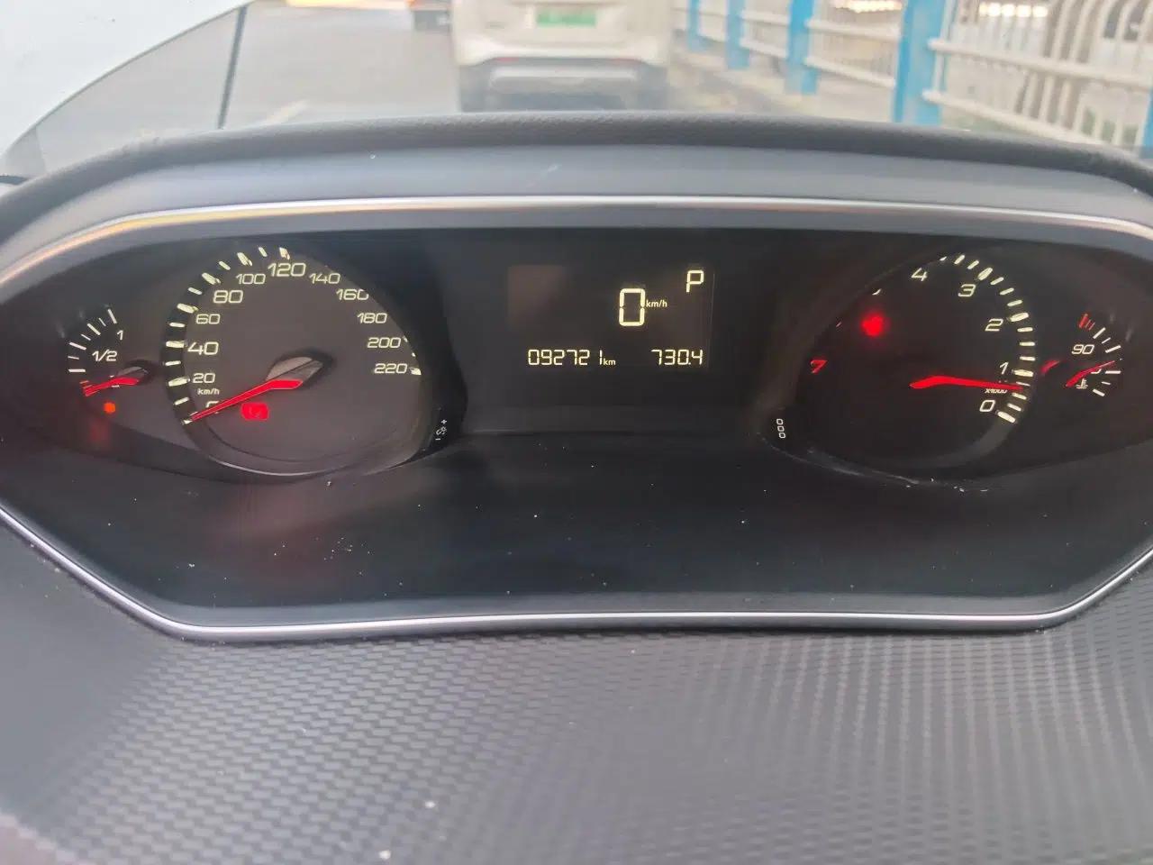 Peugeot 308 2018 230THP Automatic Luxury Edition — миниатюра 11